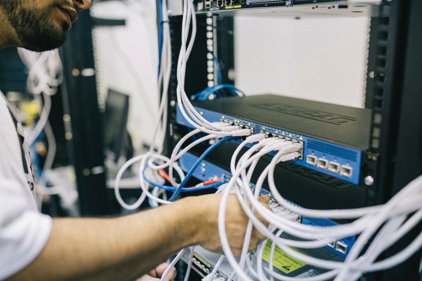 Empresa especializada en equipos SAI UPS Empresa especializada en equipos SAI UPS